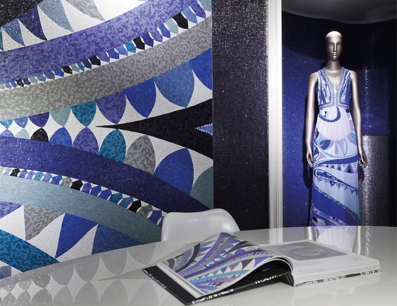 Collezione Bisazza wears Pucci, decoro Fontana e sue trasposizioni su tessuto, stampa e mosaico.
